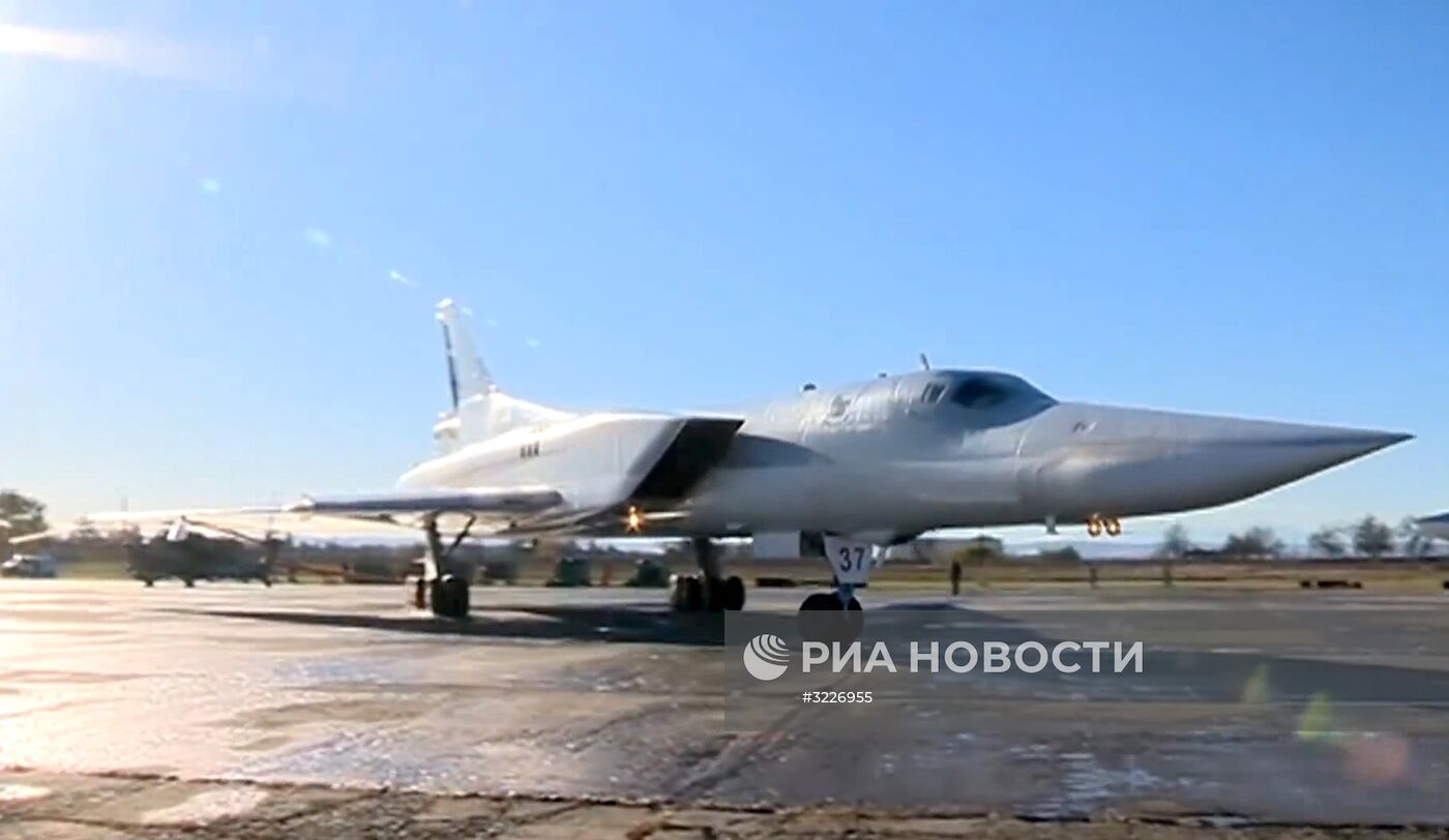 Авиаудары бомбардировщиками Ту-22М3 ВКС РФ по объектам террористов в провинции Дейр-эз-Зор