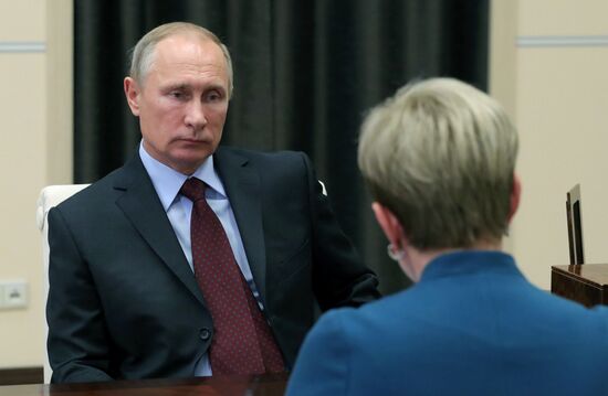 Рабочая встреча президента РФ В. Путина с губернатором Мурманской области М. Ковтун