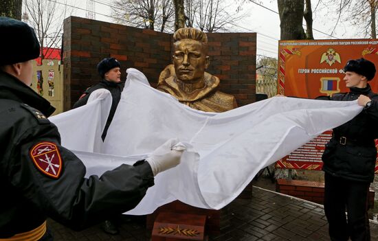 Открытие памятника герою Великой Отечественной войны Николаю Мамонову в Калининграде