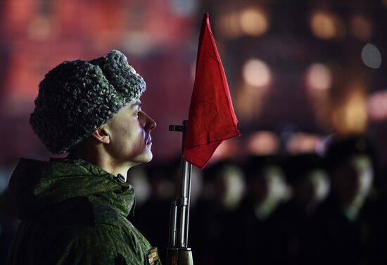 Репетиция марша, посвященного 76-й годовщине военного парада 7 ноября 1941 года