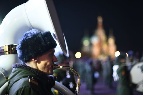 Репетиция марша, посвященного 76-й годовщине военного парада 7 ноября 1941 года