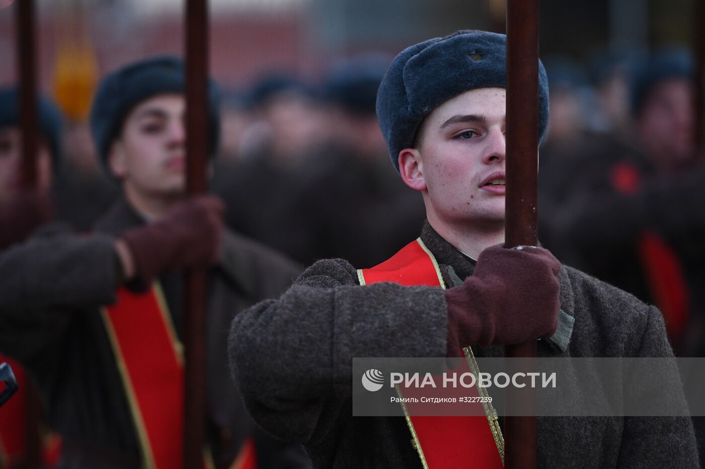 Репетиция марша, посвященного 76-й годовщине военного парада 7 ноября 1941 года