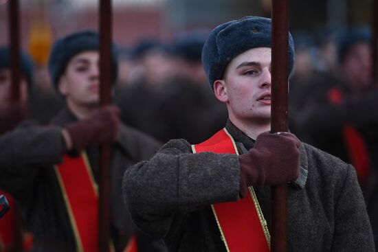 Репетиция марша, посвященного 76-й годовщине военного парада 7 ноября 1941 года