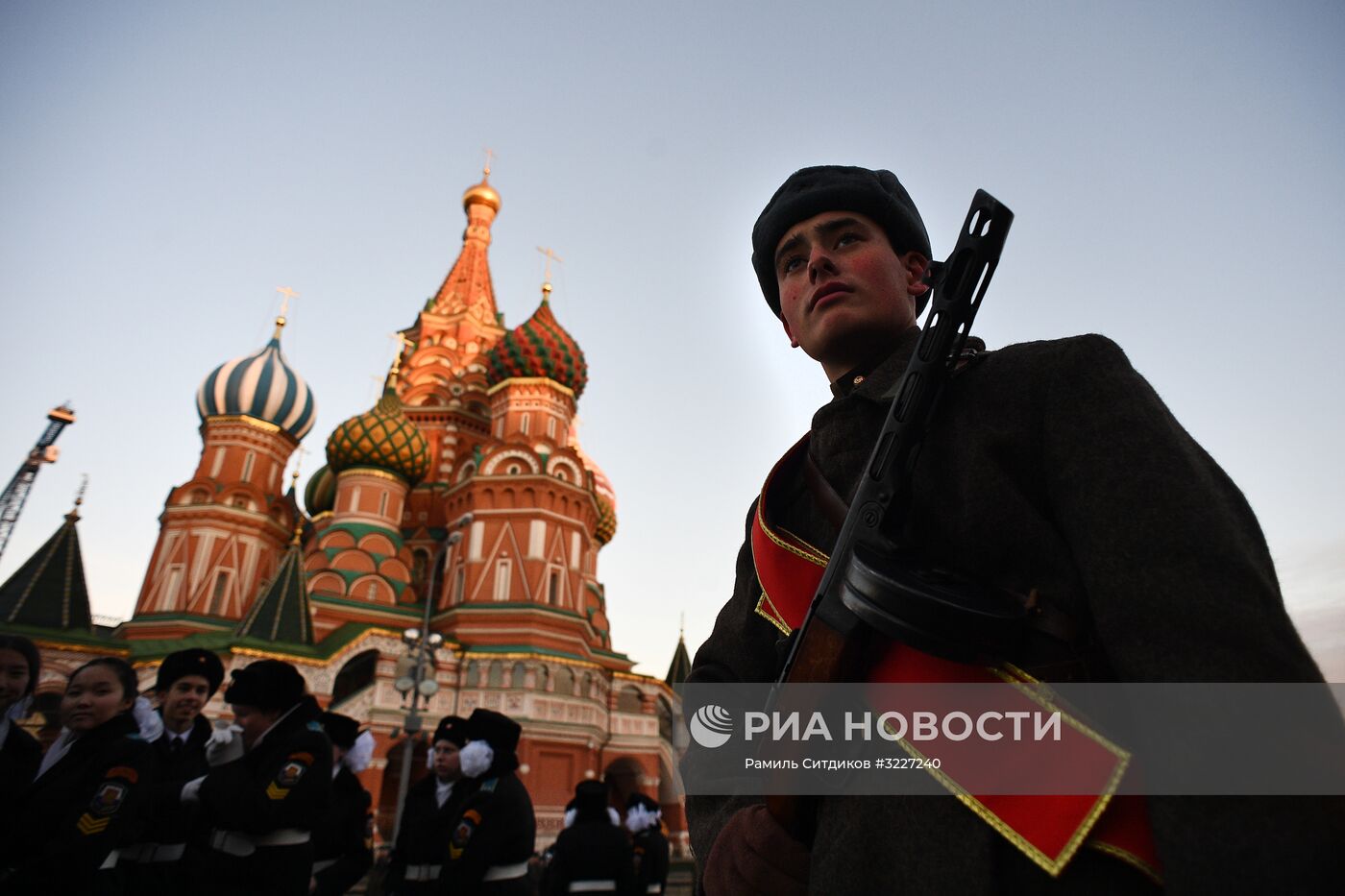 Репетиция марша, посвященного 76-й годовщине военного парада 7 ноября 1941 года