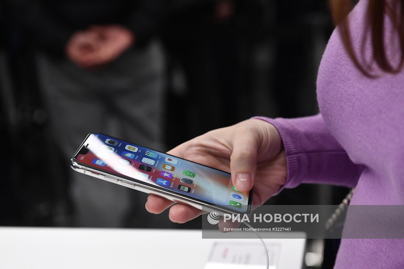 Старт продаж iPhone X в России | РИА Новости Медиабанк