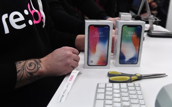 Старт продаж iPhone X в России