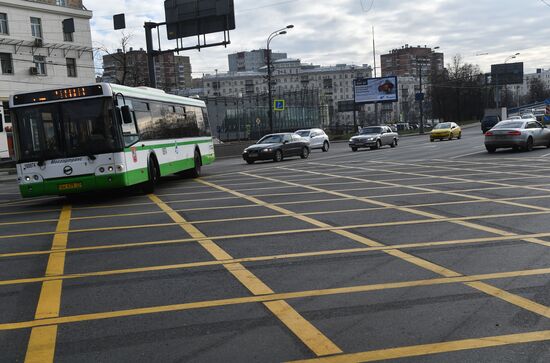 Новая разметка "вафельница" на перекрестках в Москве