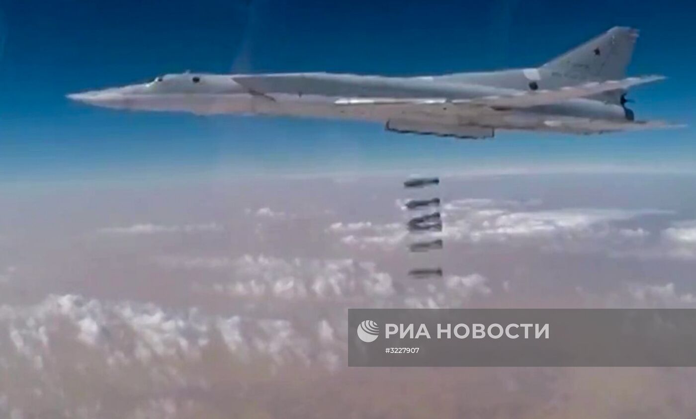 Российская авиация и подлодка "Колпино" нанесли удар по объектам террористов в Сирии