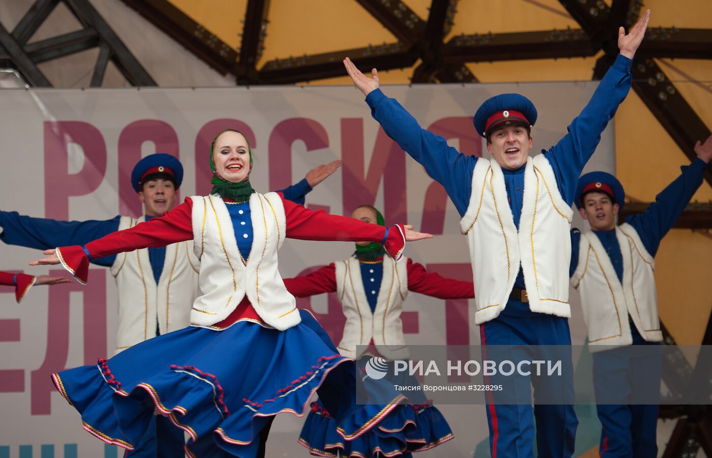 Празднование Дня народного единства в городах России