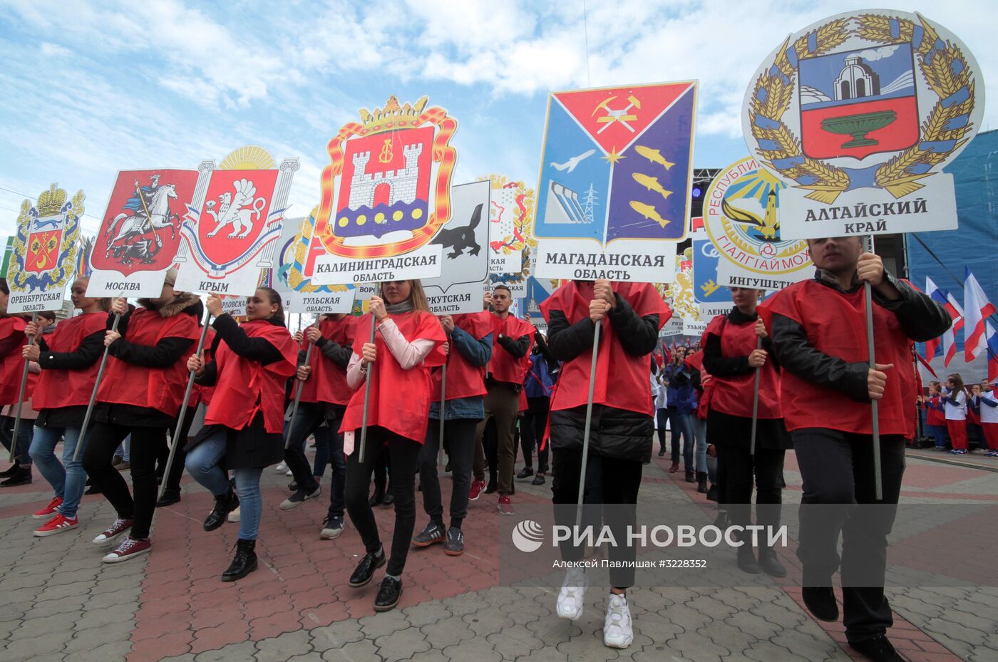 Празднование Дня народного единства в городах России