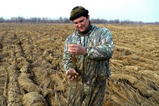 Участник программы "Дальневосточный гектар" Иван Панин в Хабаровском крае