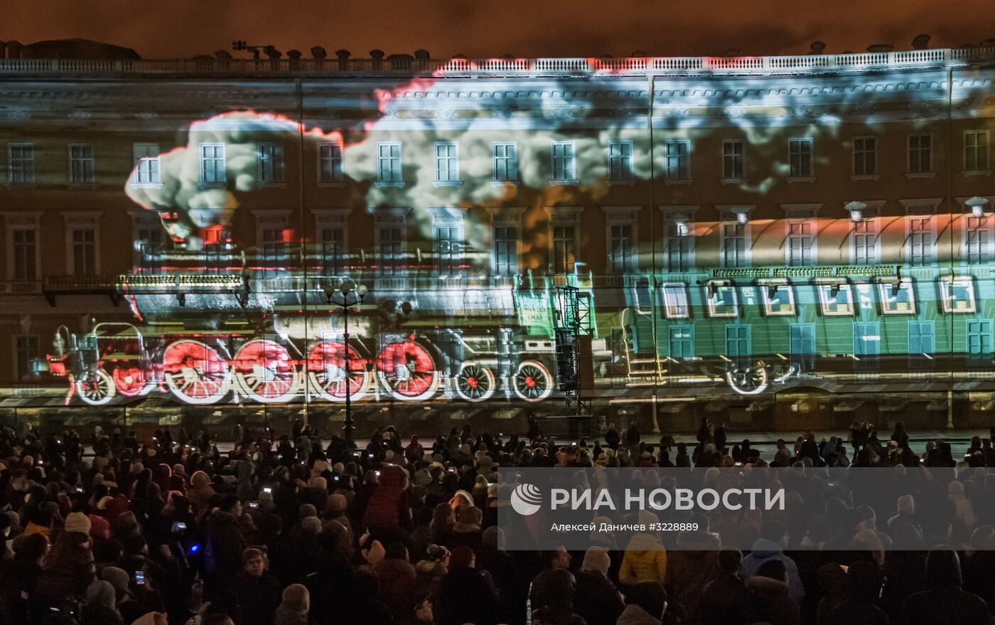 Световое шоу на Дворцовой площади в Санкт-Петербурге