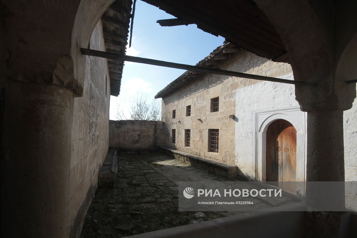 Пещерный город-крепость Чуфут-Кале в Крыму.