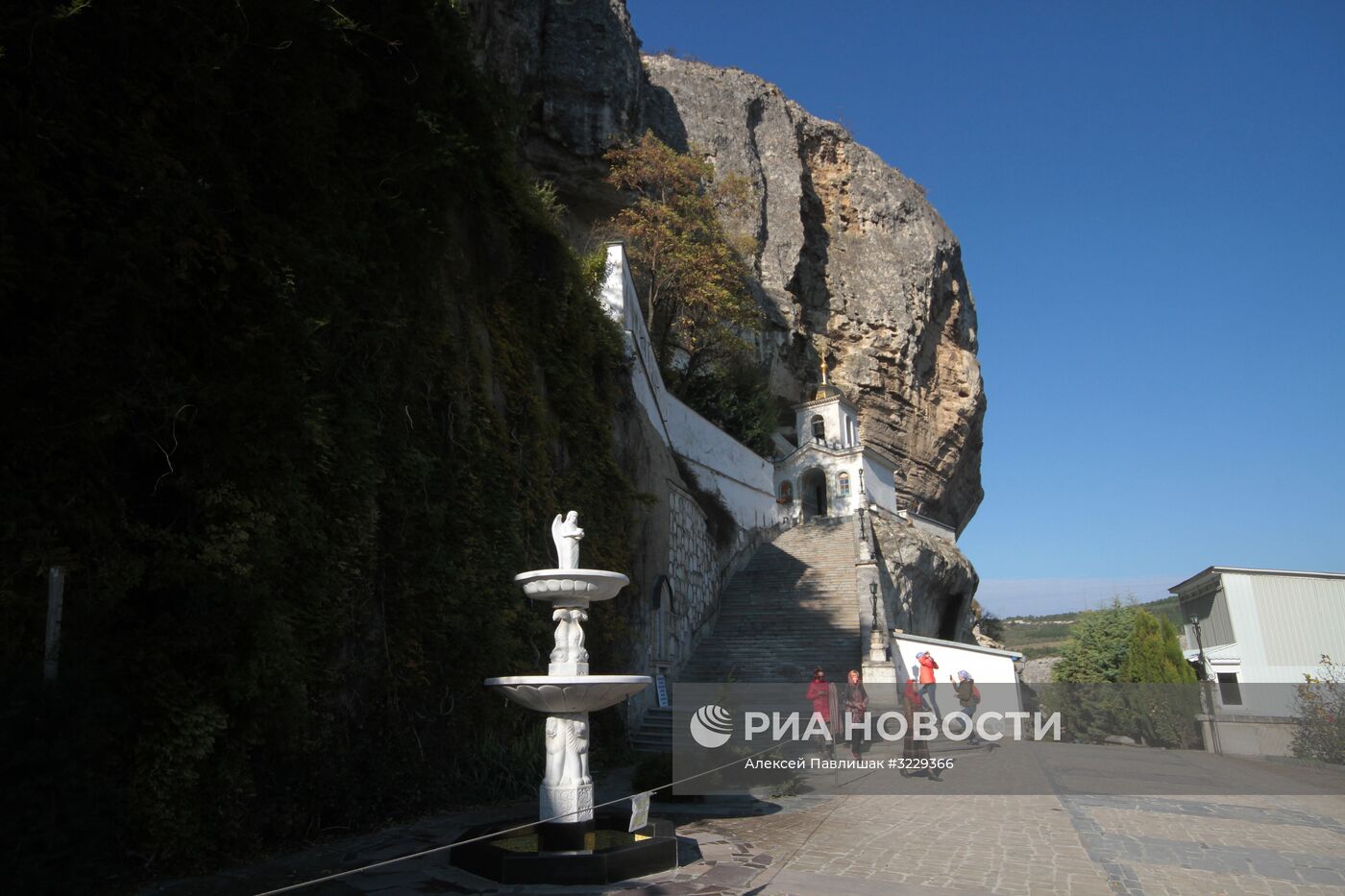 Пещерный город-крепость Чуфут-Кале в Крыму.