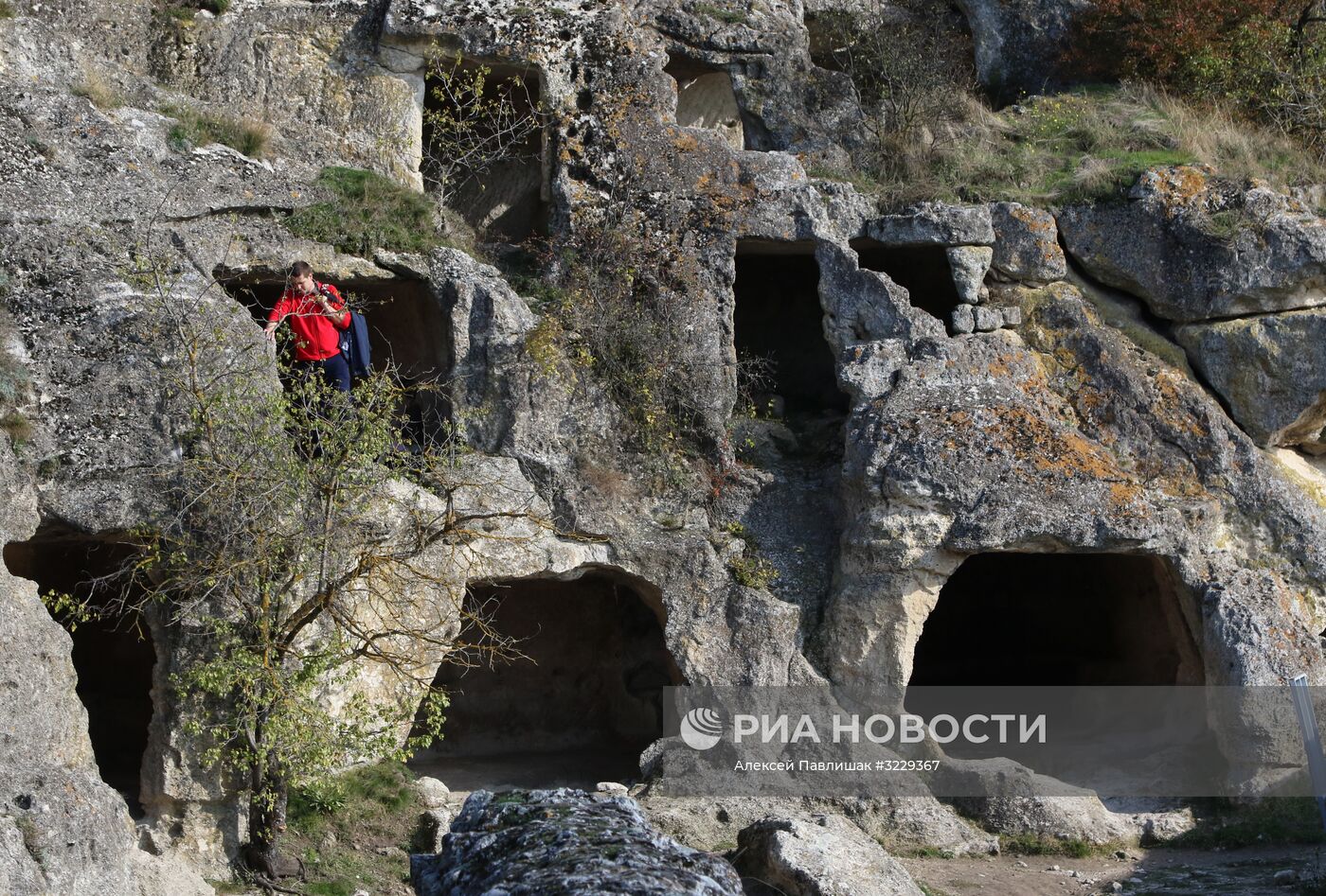 Пещерный город-крепость Чуфут-Кале в Крыму.