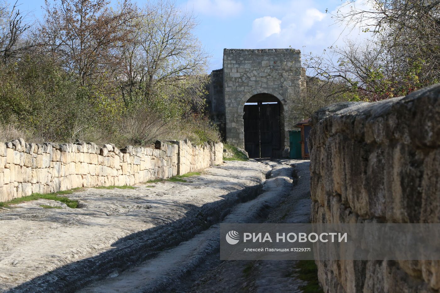 Пещерный город-крепость Чуфут-Кале в Крыму.