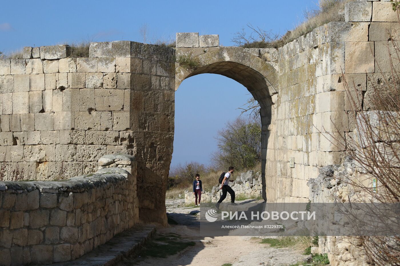 Пещерный город-крепость Чуфут-Кале в Крыму.
