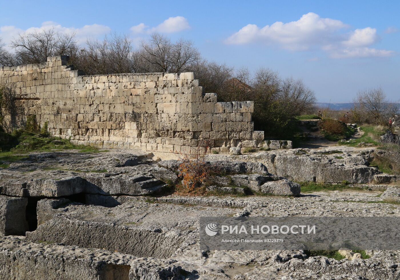 Пещерный город-крепость Чуфут-Кале в Крыму.