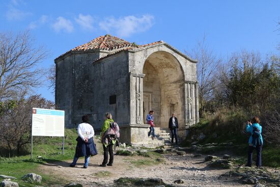 Пещерный город-крепость Чуфут-Кале в Крыму.