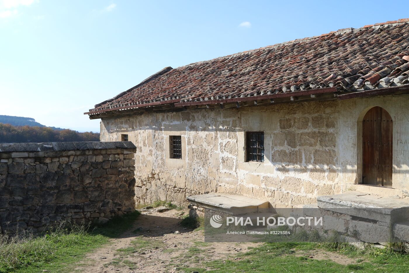 Пещерный город-крепость Чуфут-Кале в Крыму.