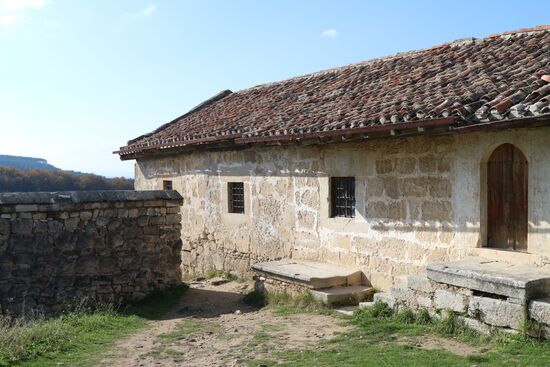 Пещерный город-крепость Чуфут-Кале в Крыму.