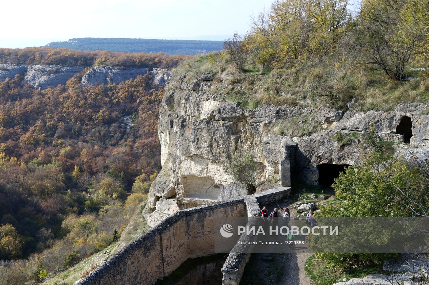 Пещерный город-крепость Чуфут-Кале в Крыму.