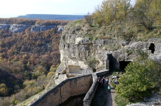Пещерный город-крепость Чуфут-Кале в Крыму.