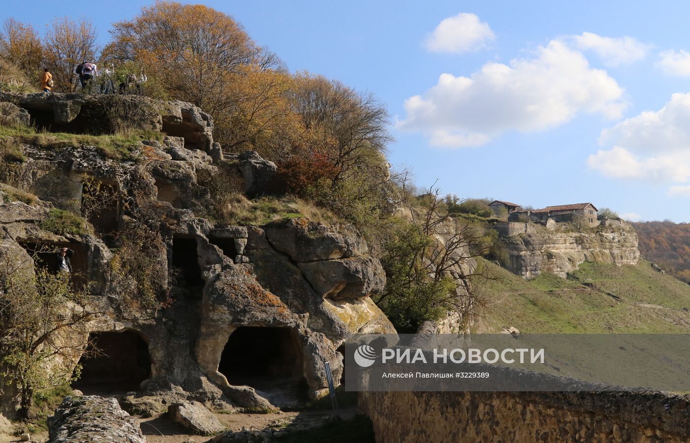Пещерный город-крепость Чуфут-Кале в Крыму.