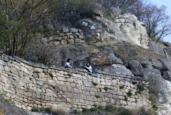 Пещерный город-крепость Чуфут-Кале в Крыму.