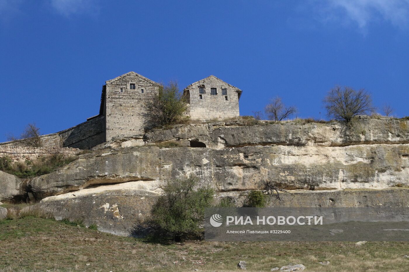 Пещерный город-крепость Чуфут-Кале в Крыму.