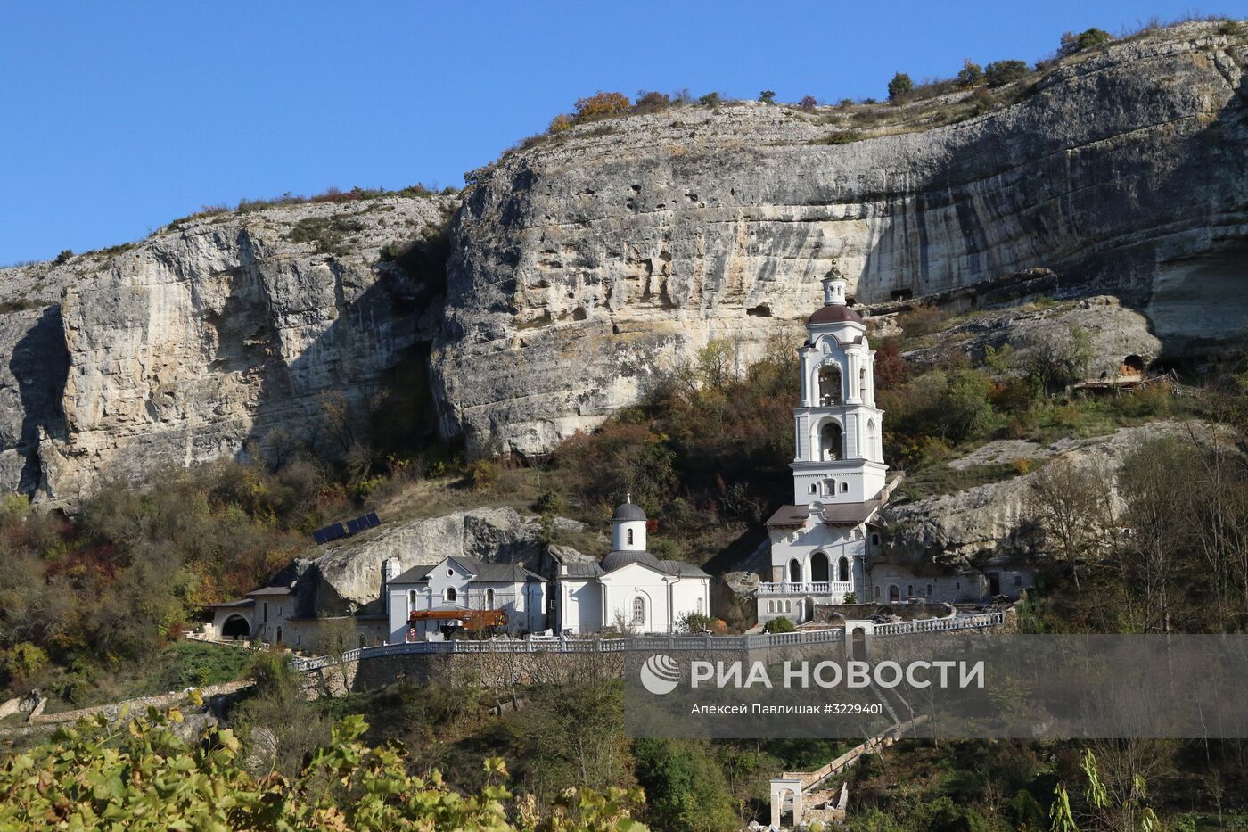 Пещерный город-крепость Чуфут-Кале в Крыму.