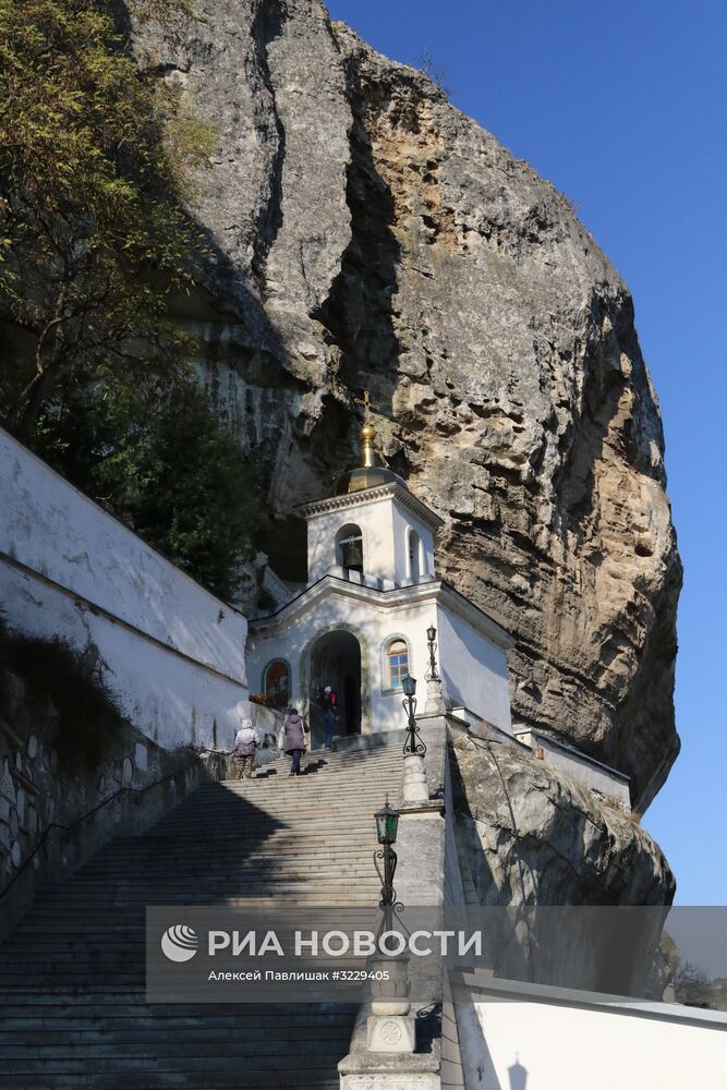 Пещерный город-крепость Чуфут-Кале в Крыму.