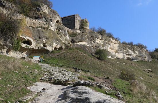 Пещерный город-крепость Чуфут-Кале в Крыму.