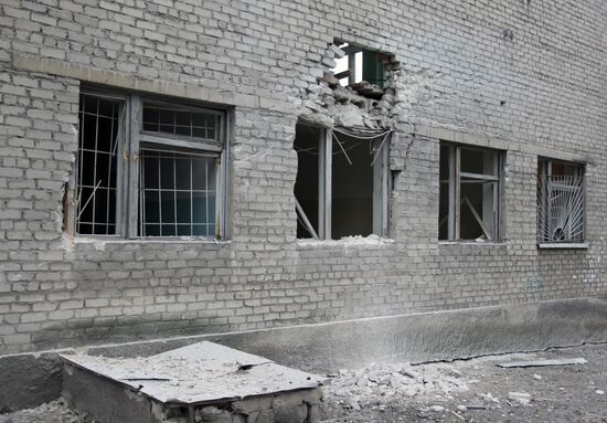 Последствия обстрела в Донецке