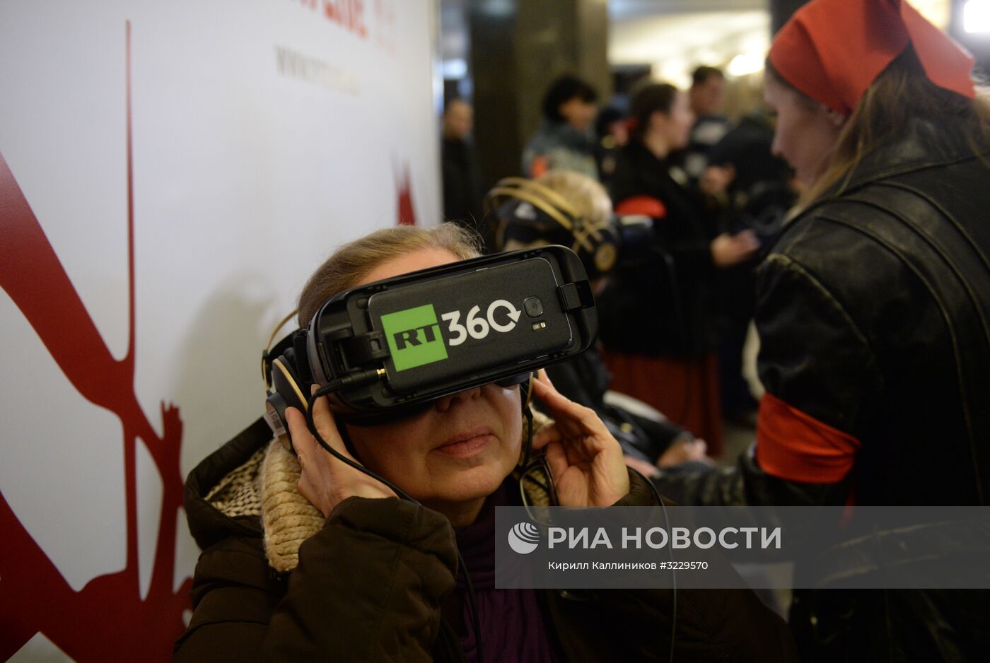 Показ видеороликов "Революция 360" в Московском метрополитене