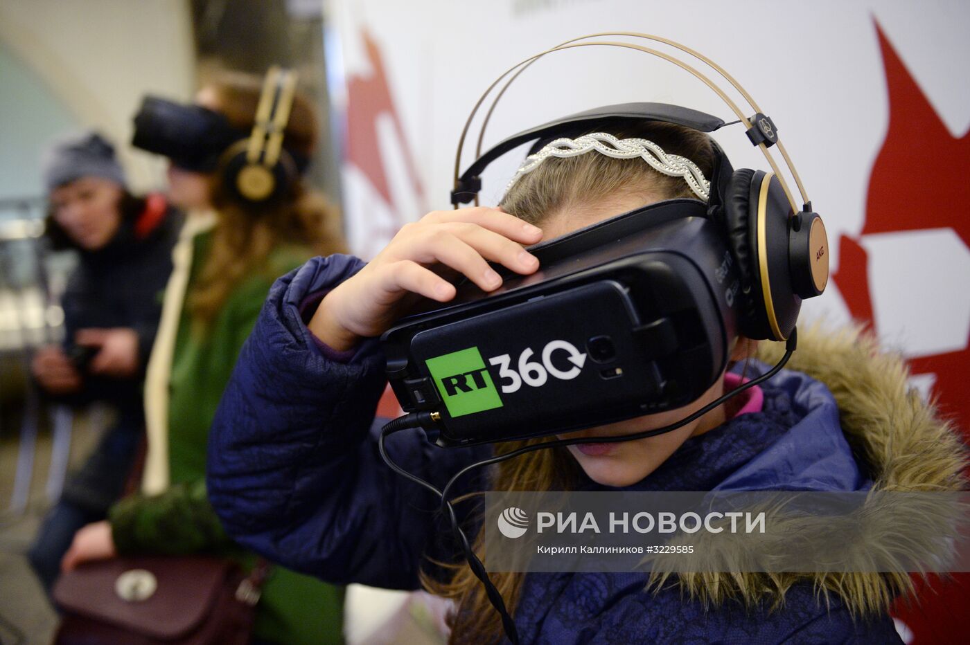 Показ видеороликов "Революция 360" в Московском метрополитене