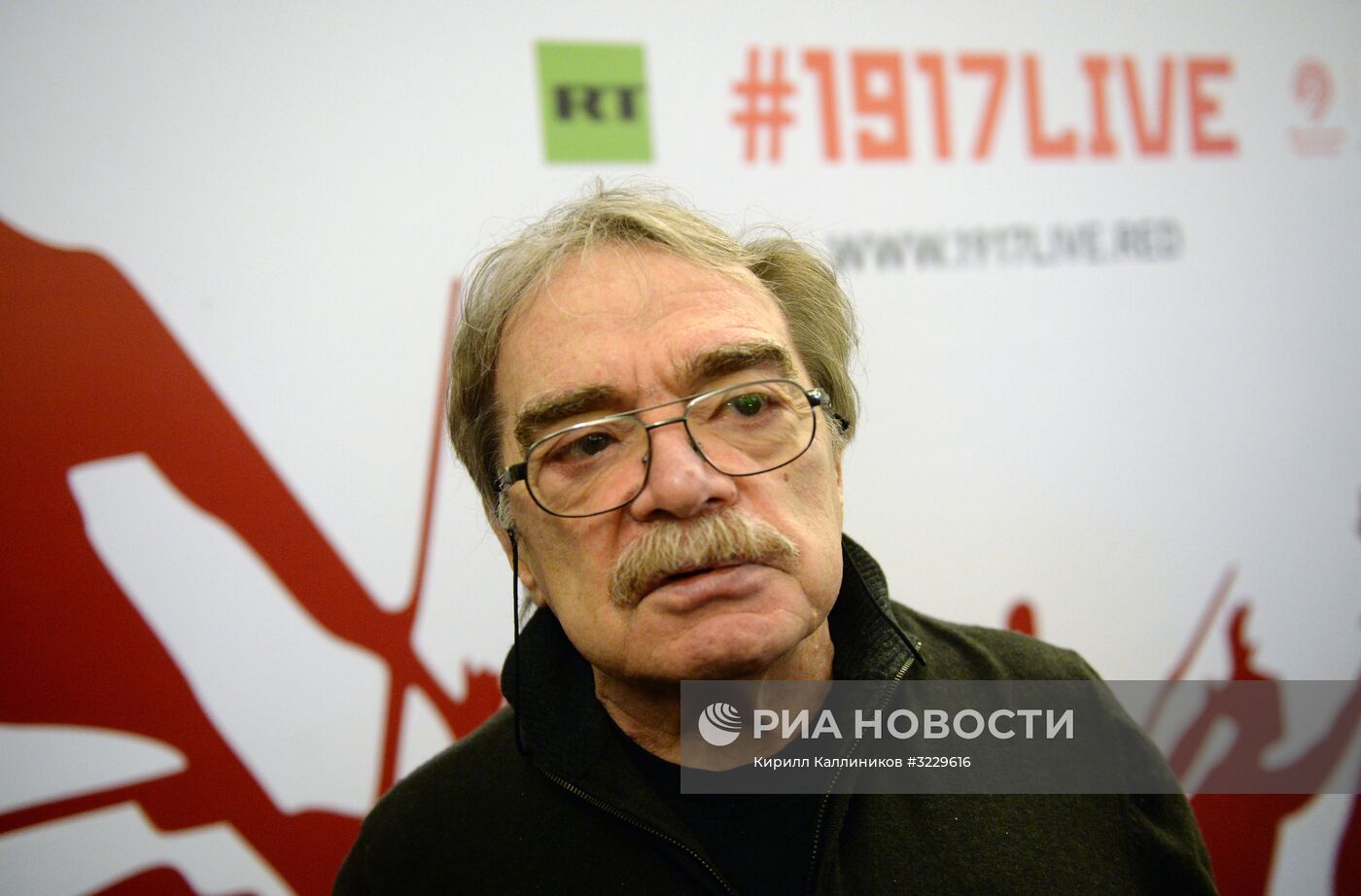 Показ видеороликов "Революция 360" в Московском метрополитене