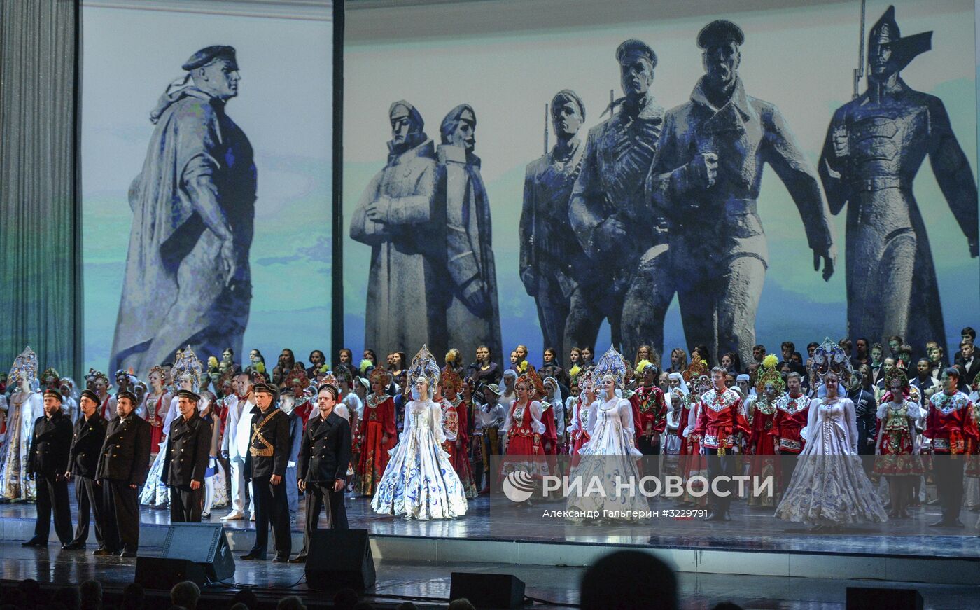 Театрализованное представление "Набат революции" в Санкт-Петербурге