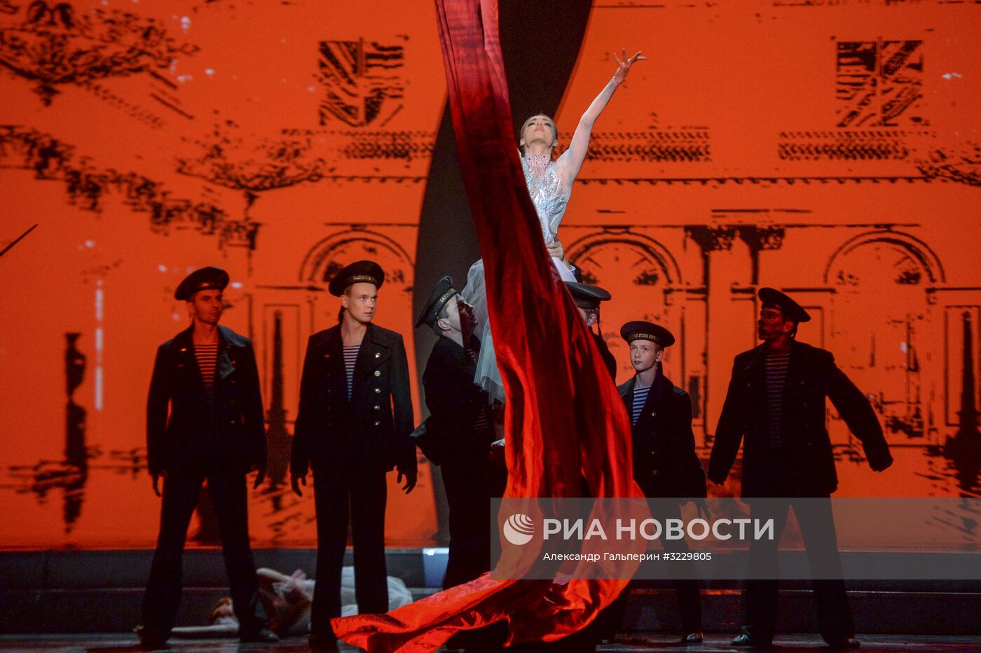 Театрализованное представление "Набат революции" в Санкт-Петербурге
