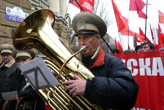 Празднование годовщины Октябрьской социалистической революции в Донецке
