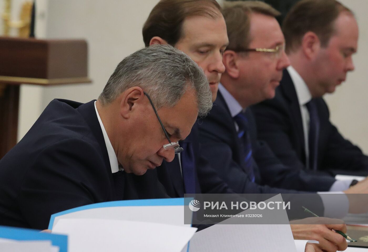Президент РФ В. Путин провел заседание комиссии по вопросам военно-технического сотрудничества России с иностранными государствами