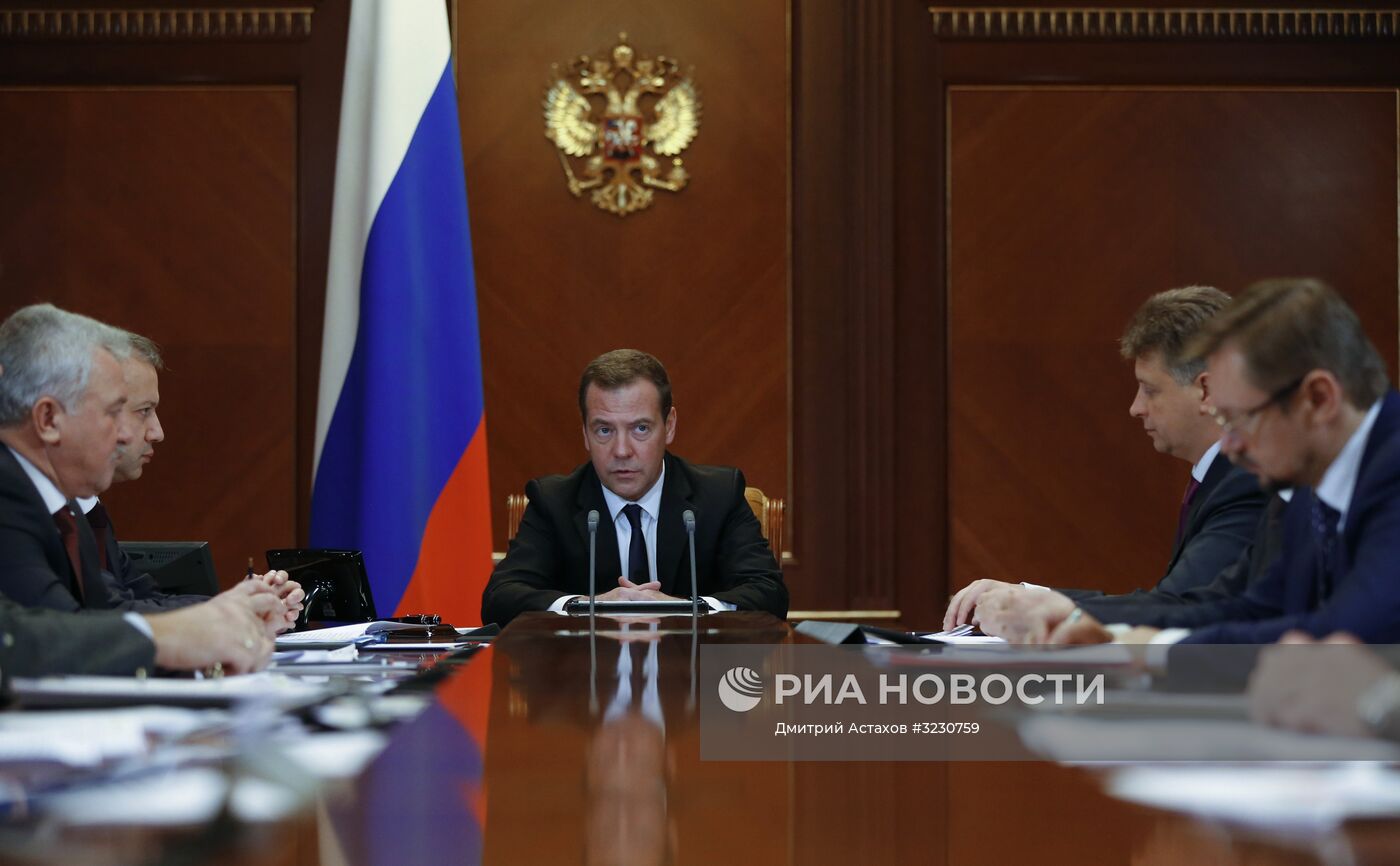 Премьер-министр РФ Д. Медведев провел совещание о совершенствовании регулирования пассажирских авиаперевозок