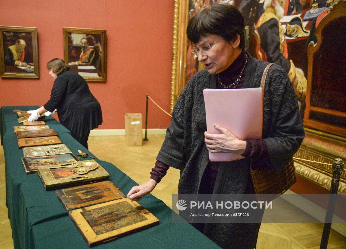 Церемония передачи Русскому музею икон от УФСБ России по Санкт-Петербургу |  РИА Новости Медиабанк