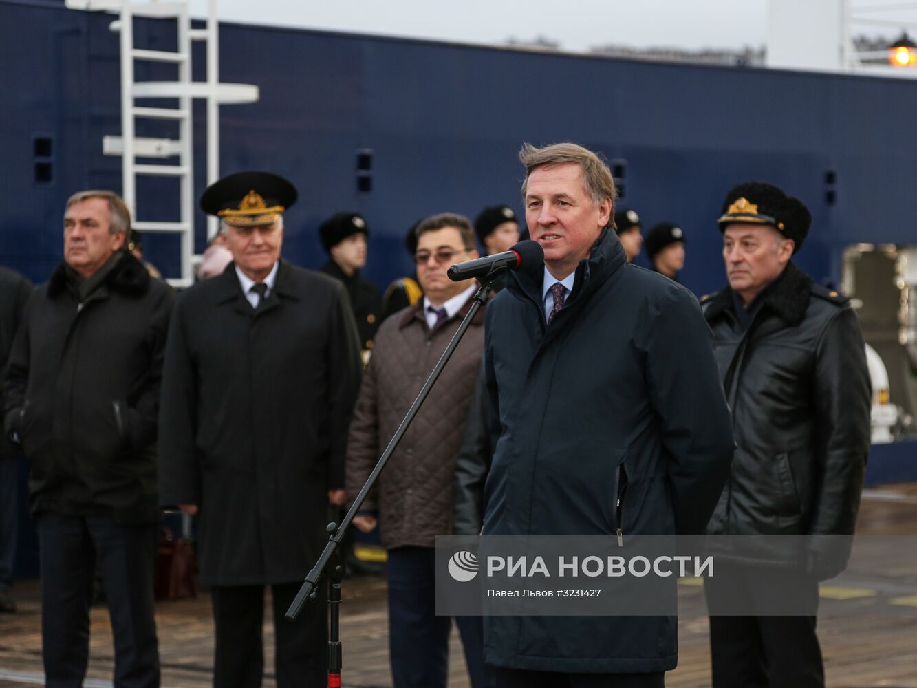 Церемония поднятия флага на судне "Фёдор Ушаков" в Мурманске