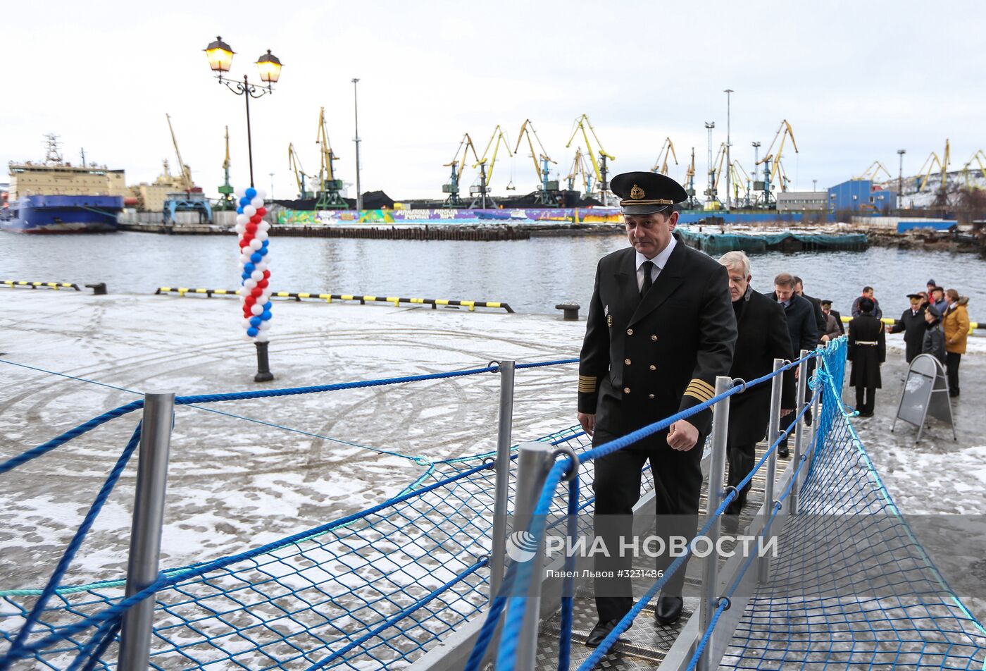 Церемония поднятия флага на судне "Фёдор Ушаков" в Мурманске