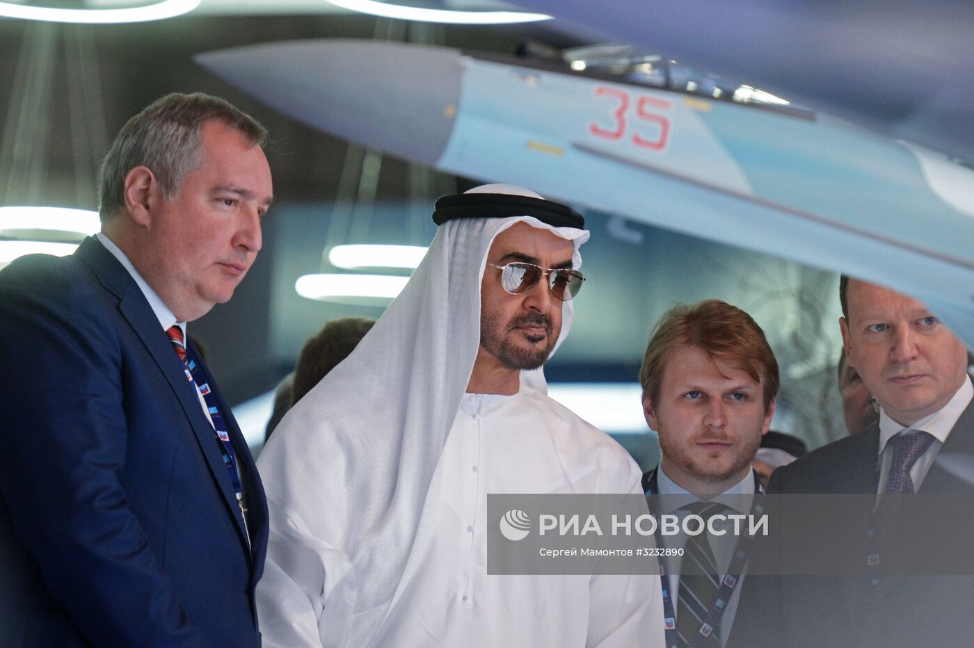 Вице-премьер Д. Рогозин посетил выставку Dubai Airshow 2017