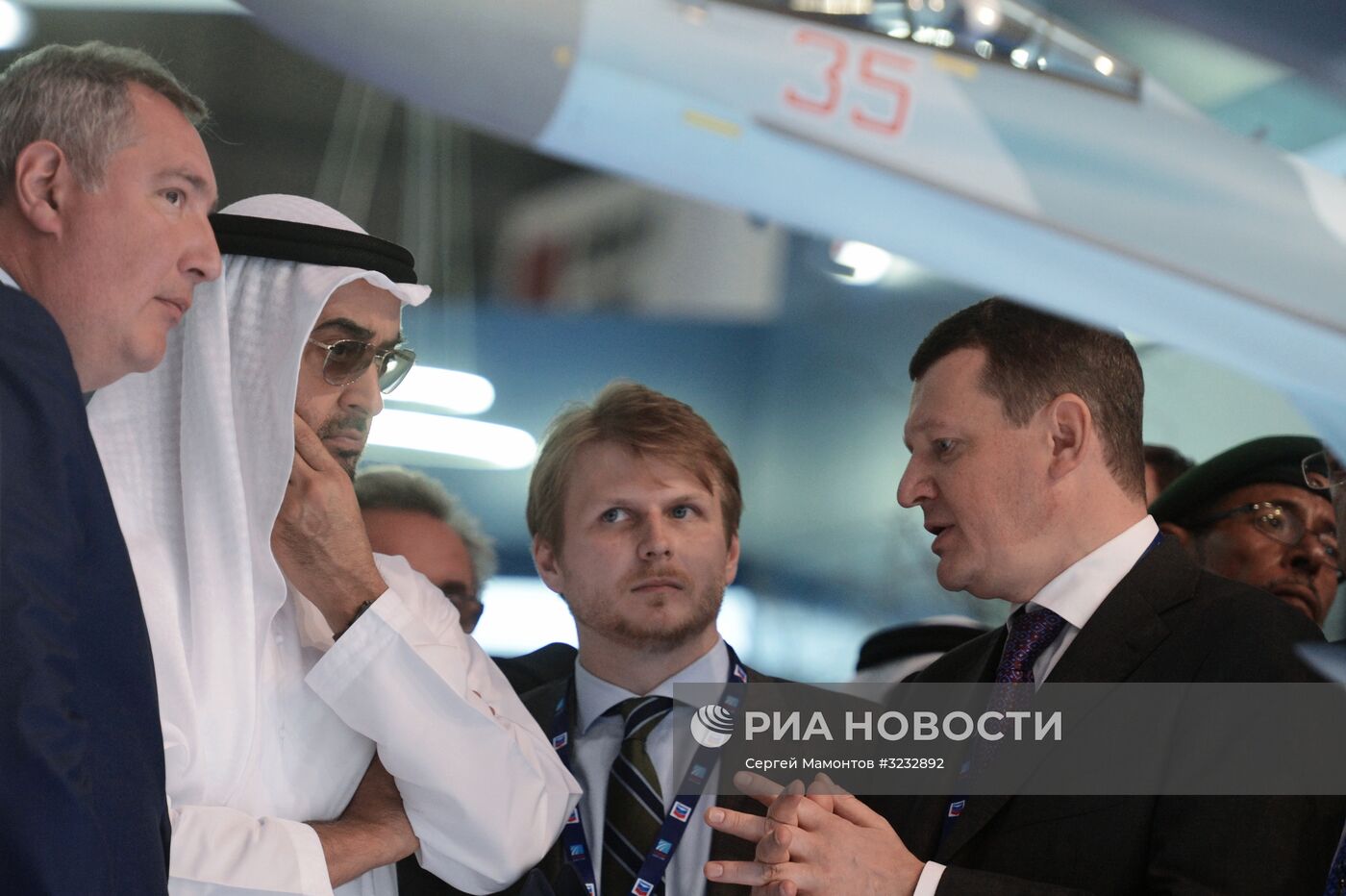 Вице-премьер Д. Рогозин посетил выставку Dubai Airshow 2017