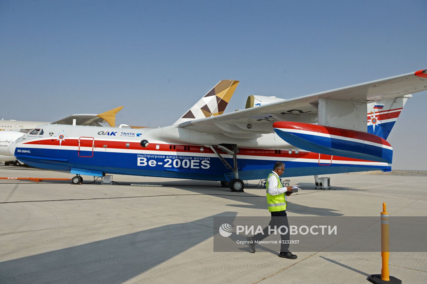 Вице-премьер Д. Рогозин посетил выставку Dubai Airshow 2017