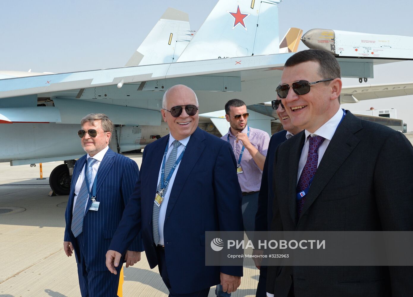 Вице-премьер Д. Рогозин посетил выставку Dubai Airshow 2017