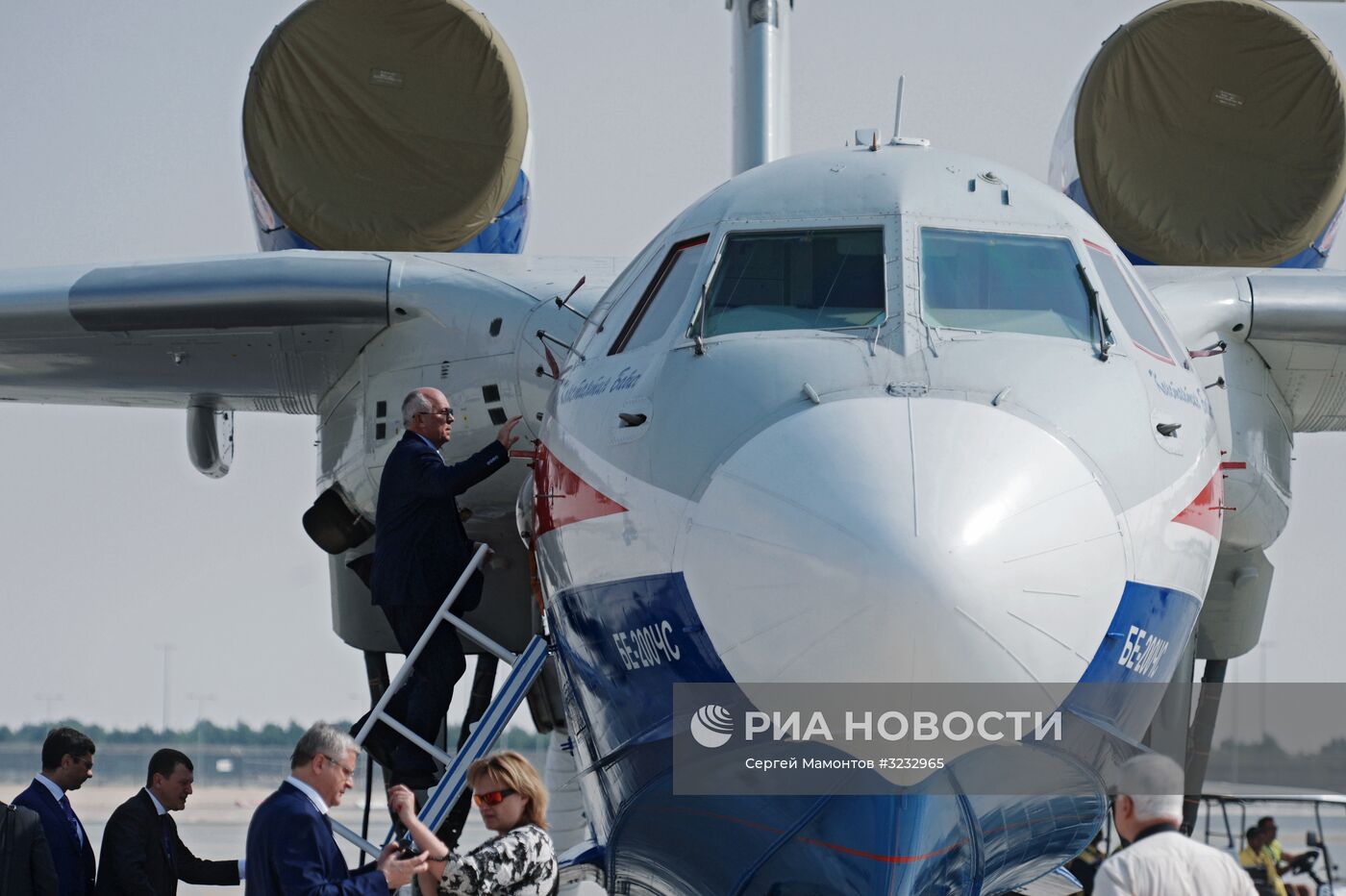 Вице-премьер Д. Рогозин посетил выставку Dubai Airshow 2017